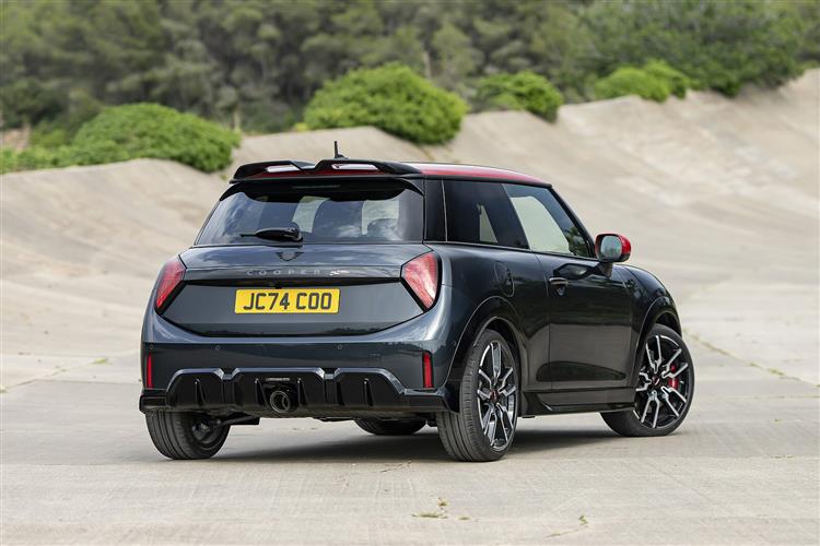 F60用MINI JOHN COOPER WORKS 純正グリル （送料着払） F60用MINI JOHN COOPER WORKS 純正グリル （送料着払） New Mini John